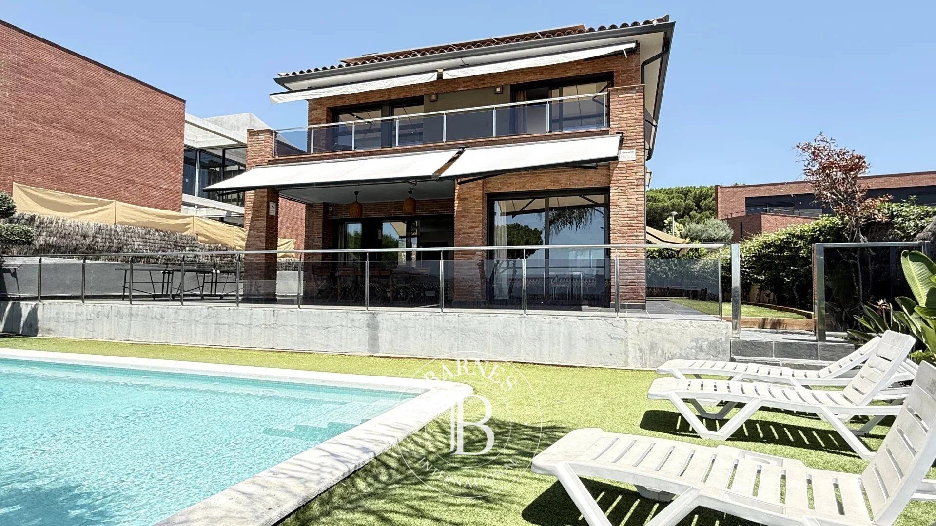 Casa con vistas al mar con piscina climatizada y licencia turística en Caldes D'Estrac, Barcelona. - picture 2