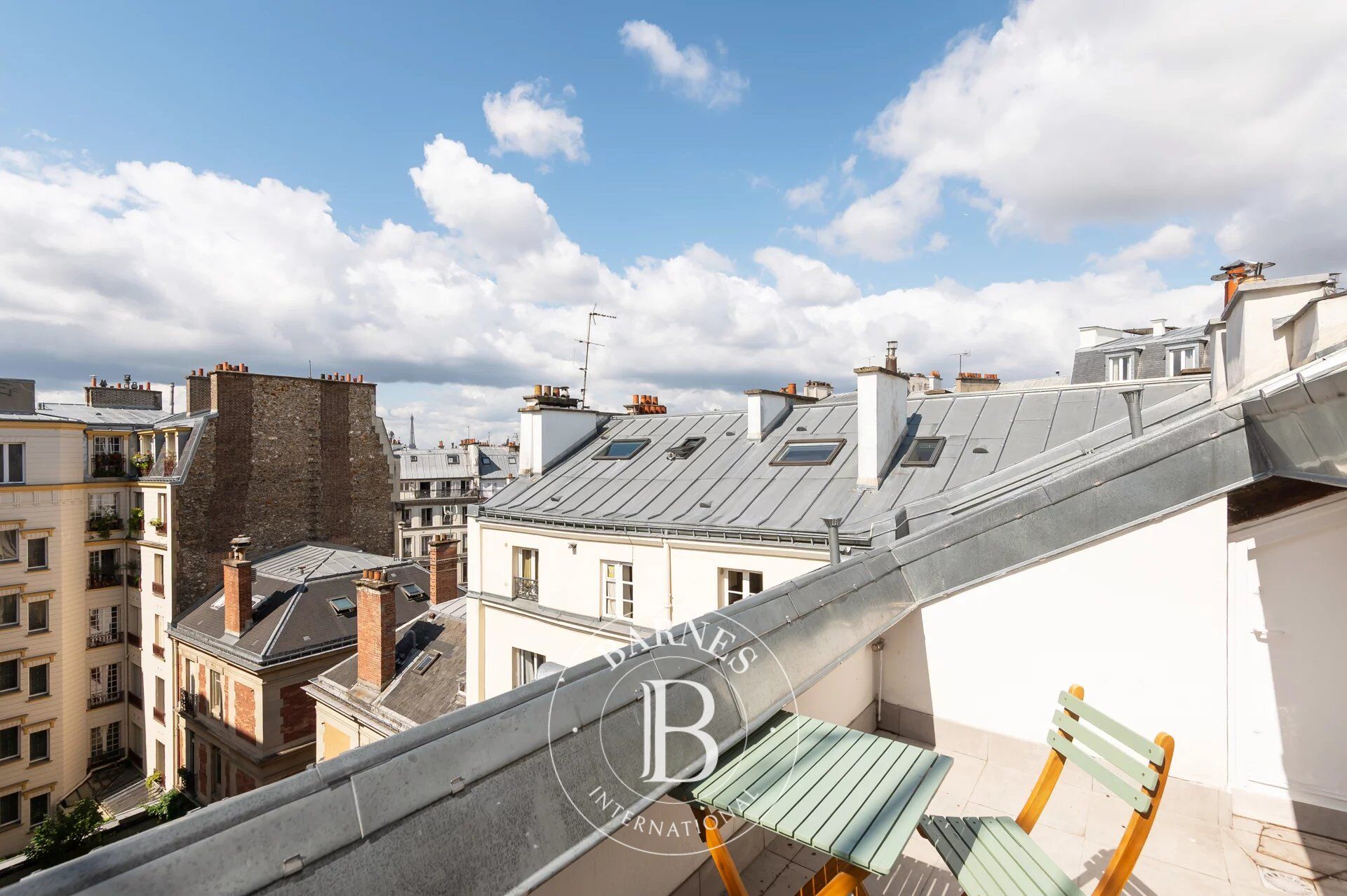 EXCLUSIVE - PARIS 9 - SAINT GEORGES / NOUVELLE ATHENES - TOP FLOOR DUPLEX APARTMENT - LIFT - TERRACE - 3 BEDROOMS - picture 2
