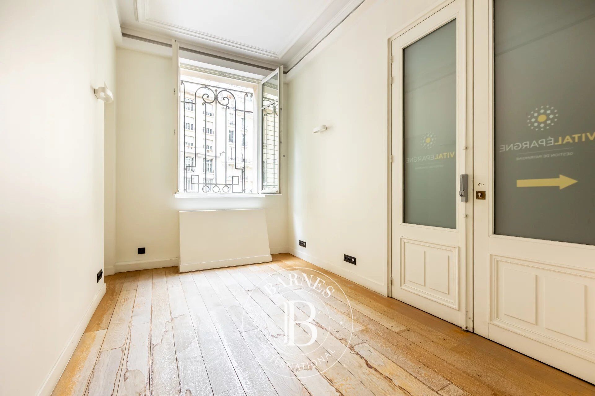 Piso Paris 8ème - picture 3