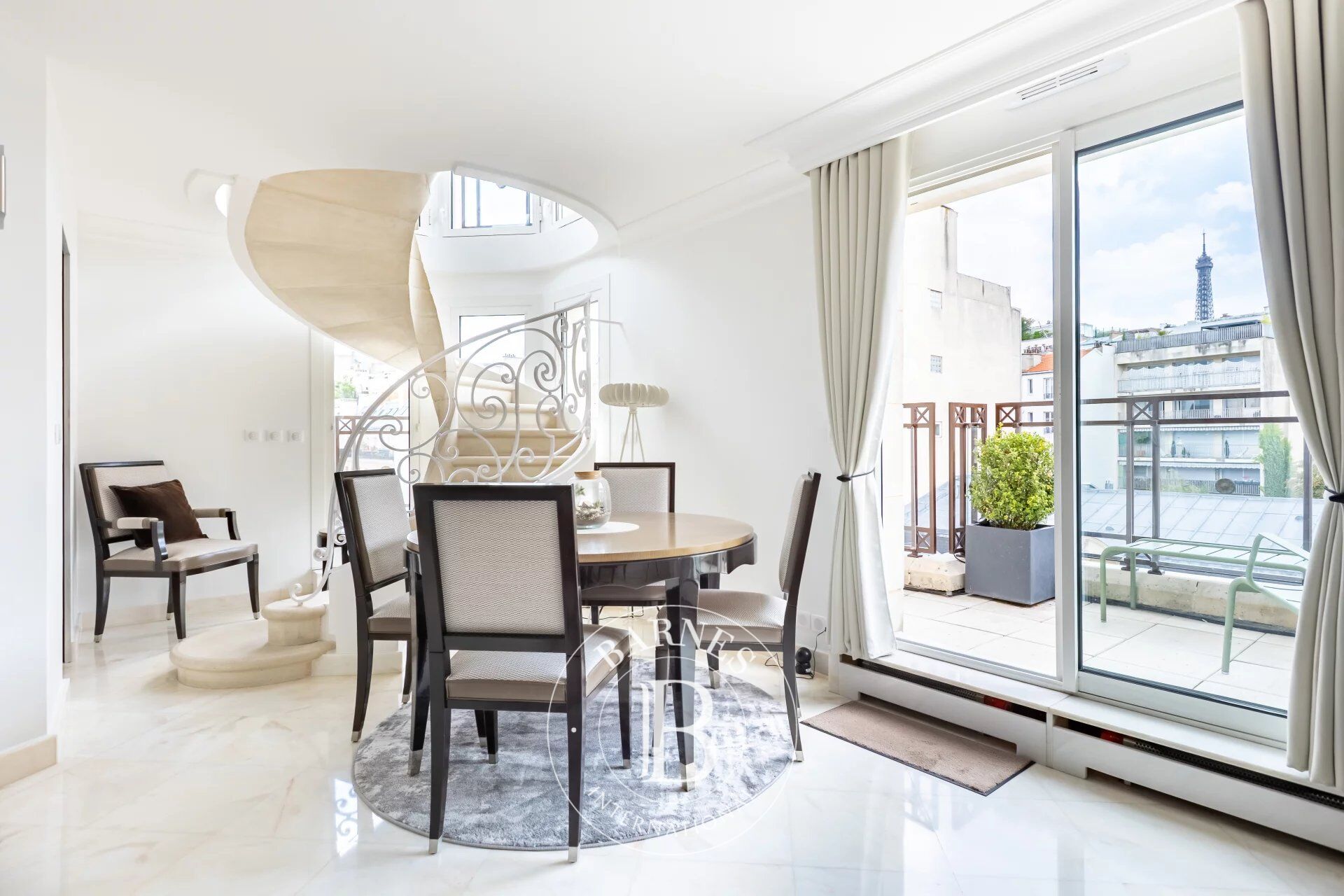 Paris 16 - Trocadéro / Scheffer - Duplex atypique - Vue tour Eiffel - Climatisation - picture 3