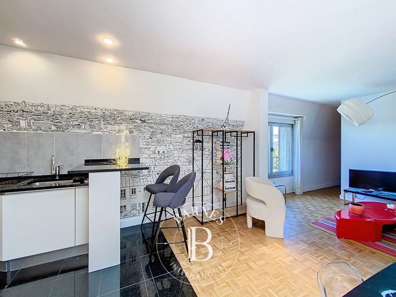 Rented, Apartment Paris 8ème - picture 2