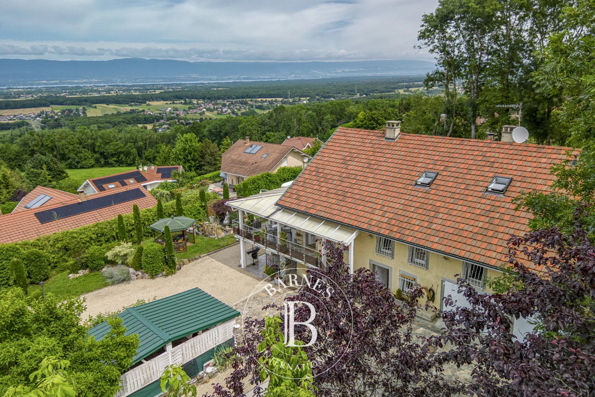 BARNES GENEVOIS - CRANVES SALES - CHARMING VAUDOIS FARMHOUSE With panArAMIC VIEWS - picture 1