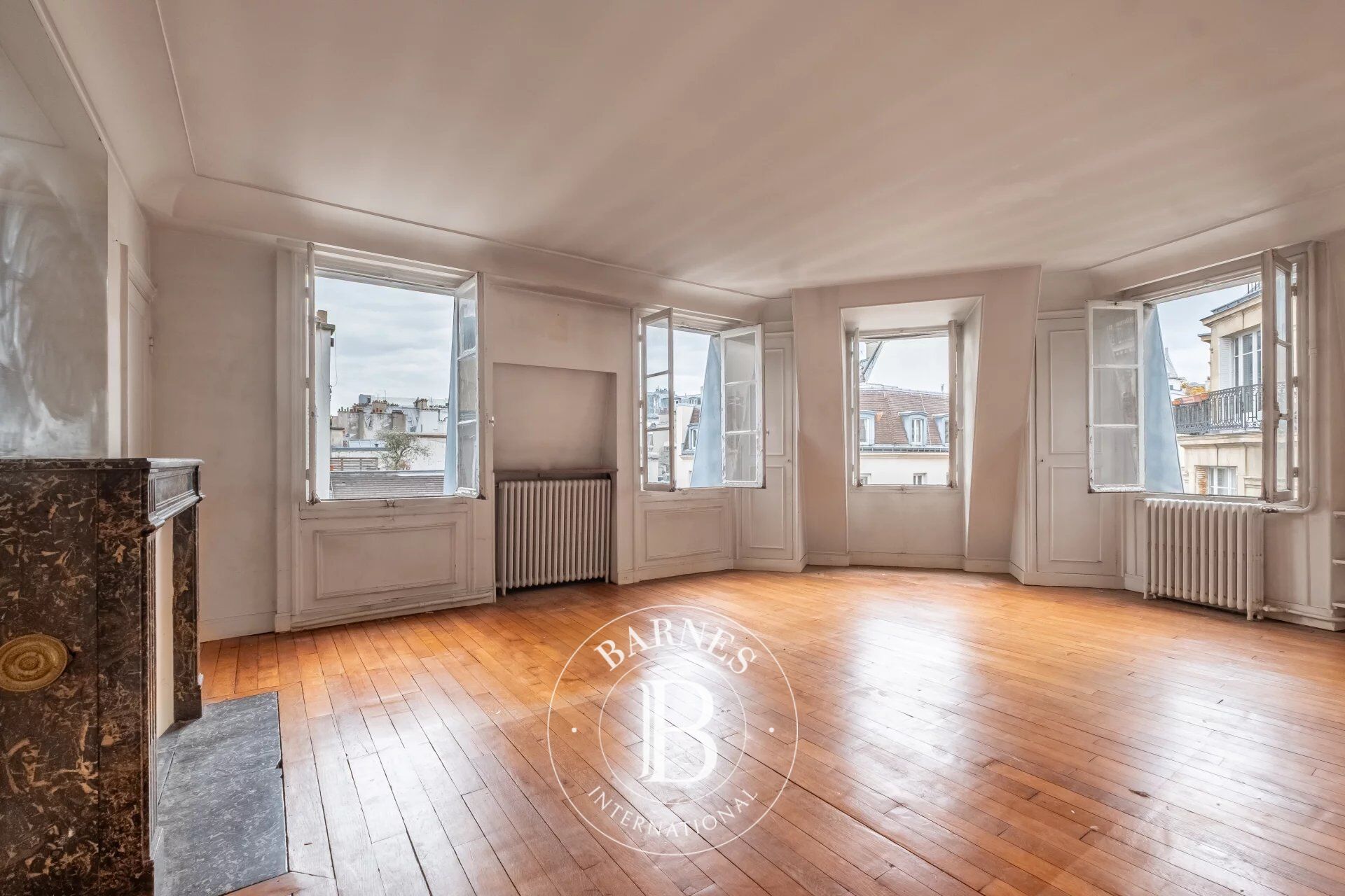 Piso Paris 6ème - picture 1