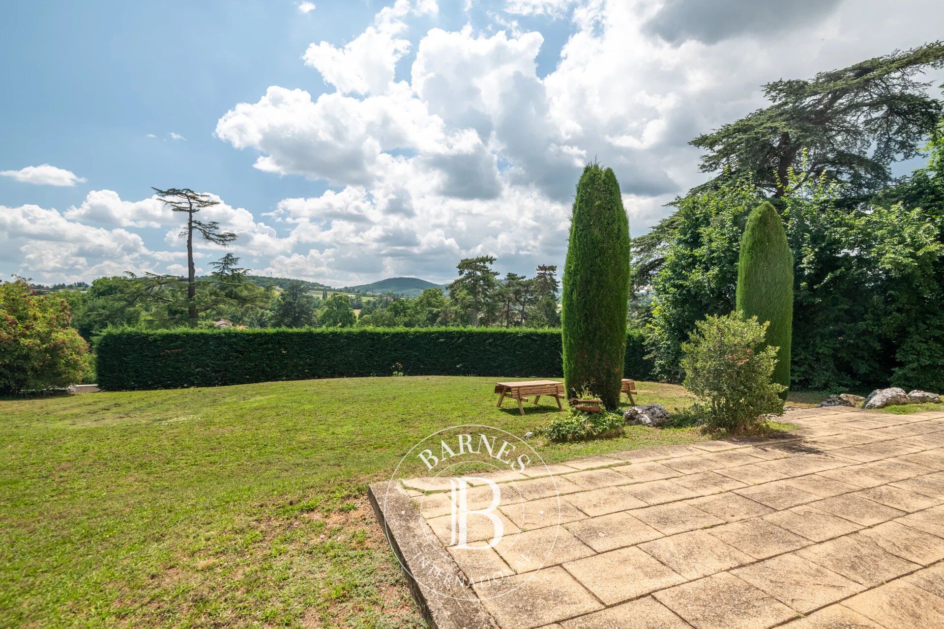 Lentilly - Maison de Maître de 500 m² environ -  11 Chambres - Terrain de 2500 m² - picture 2