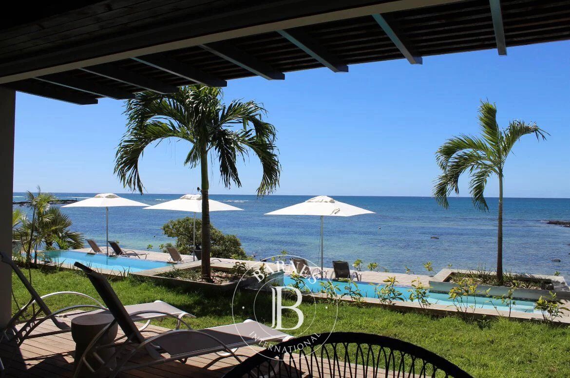 POINTE AUX CANONNIERS - Beachfront apartment with 3 bedrooms. - picture 1