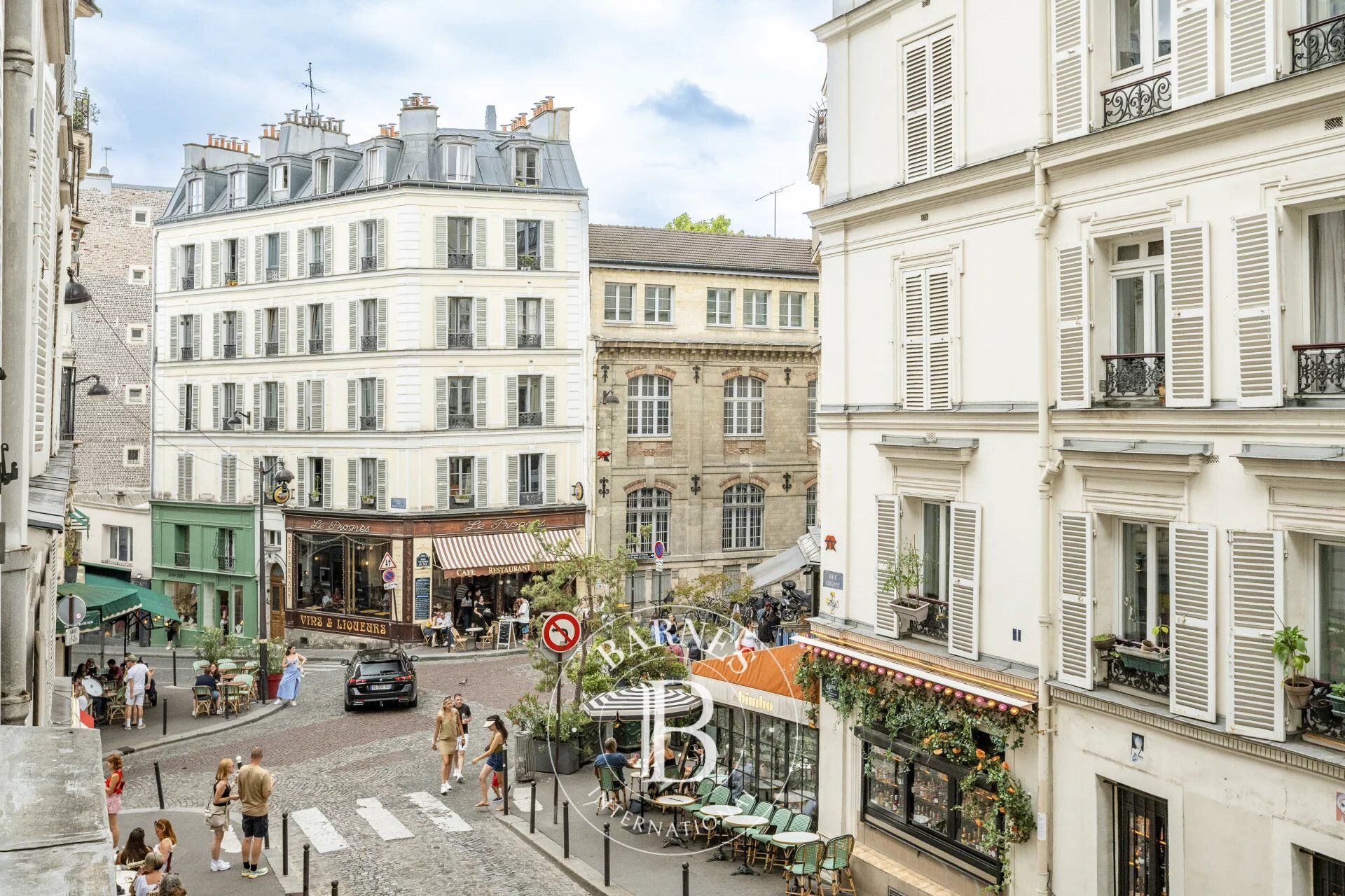 PARIS 18 - ABBESSES - 2 BEDROOMS - PERIOD CHARM - LIGHT - picture 1