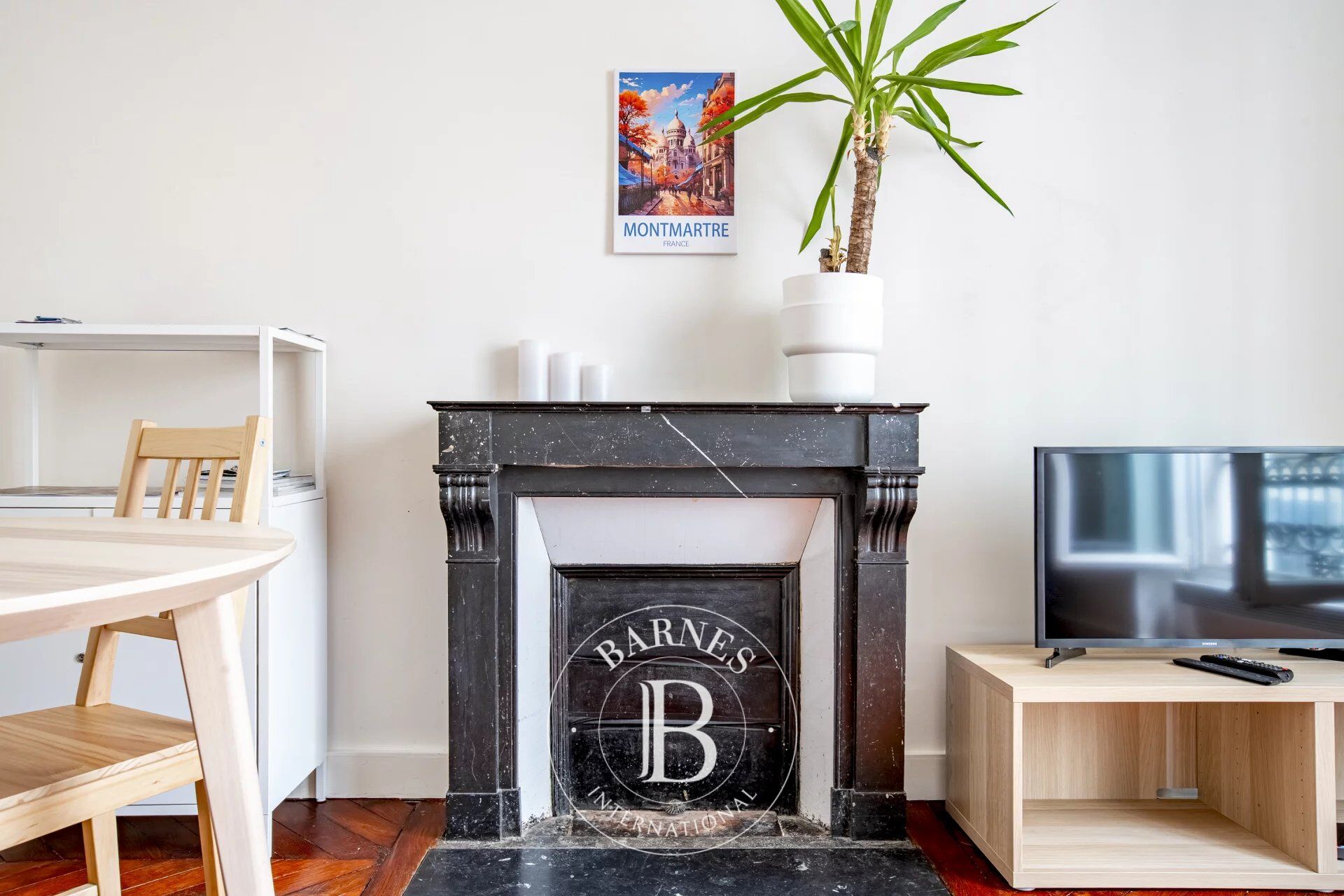 PARIS 18 - ABBESSES - 2 BEDROOMS - PERIOD CHARM - LIGHT - picture 3