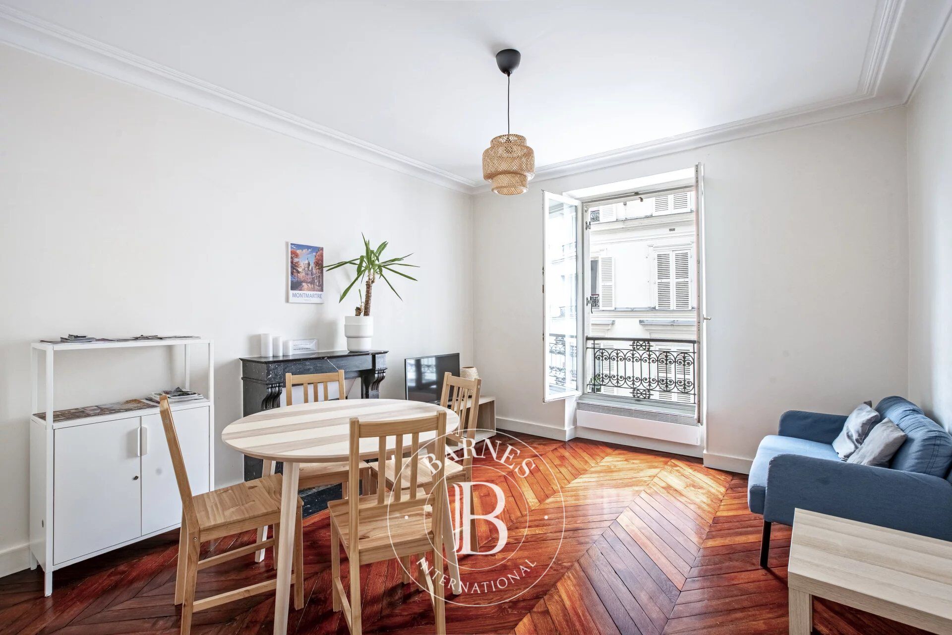 PARIS 18 - ABBESSES - 2 BEDROOMS - PERIOD CHARM - LIGHT - picture 2