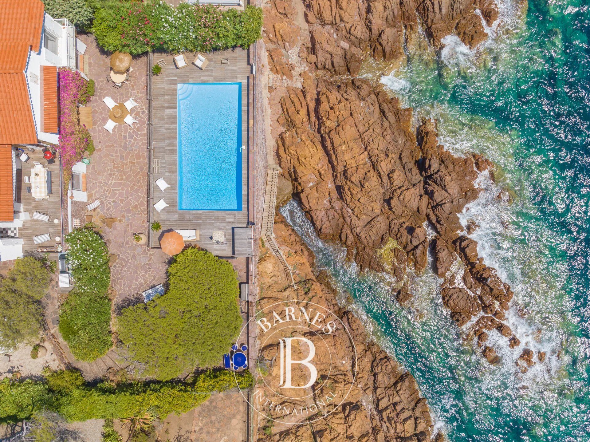 SAINT-RAPHAËL - VILLA PIED DANS L'EAU DANS UN DOMAINE PRIVÉ - picture 1