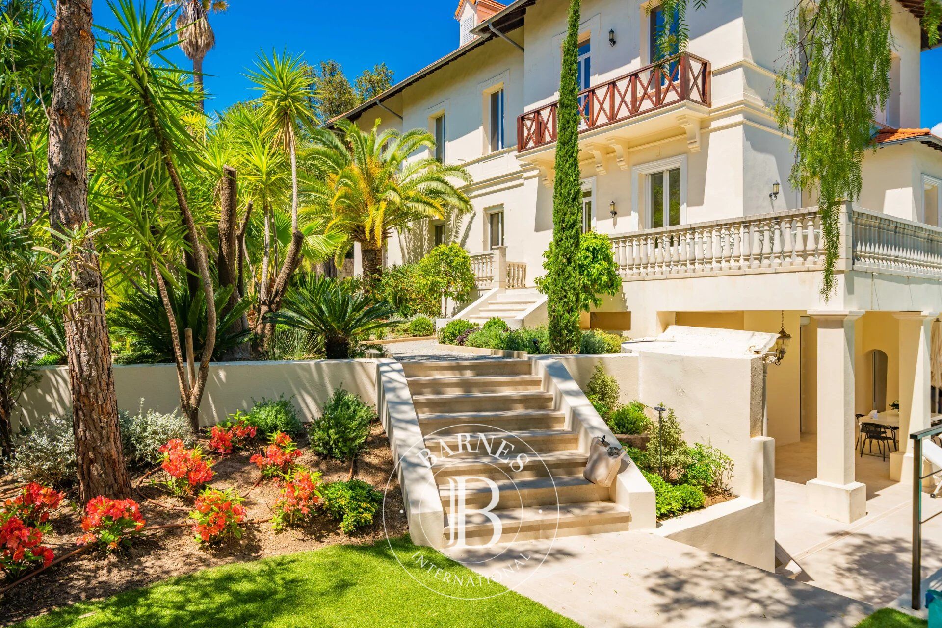 CANNES CENTRE - MAJESTUEUSE DEMEURE - 10 CHAMBRES - picture 1