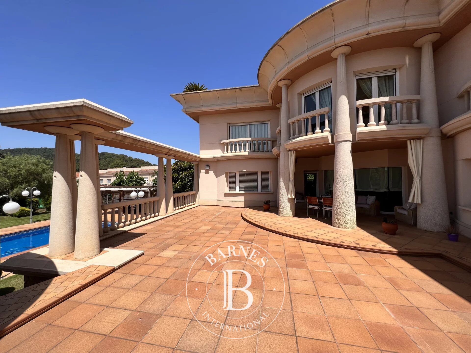 Exclusiva casa, con jardín privado y piscina en Sta. Susanna, Barcelona. - picture 3