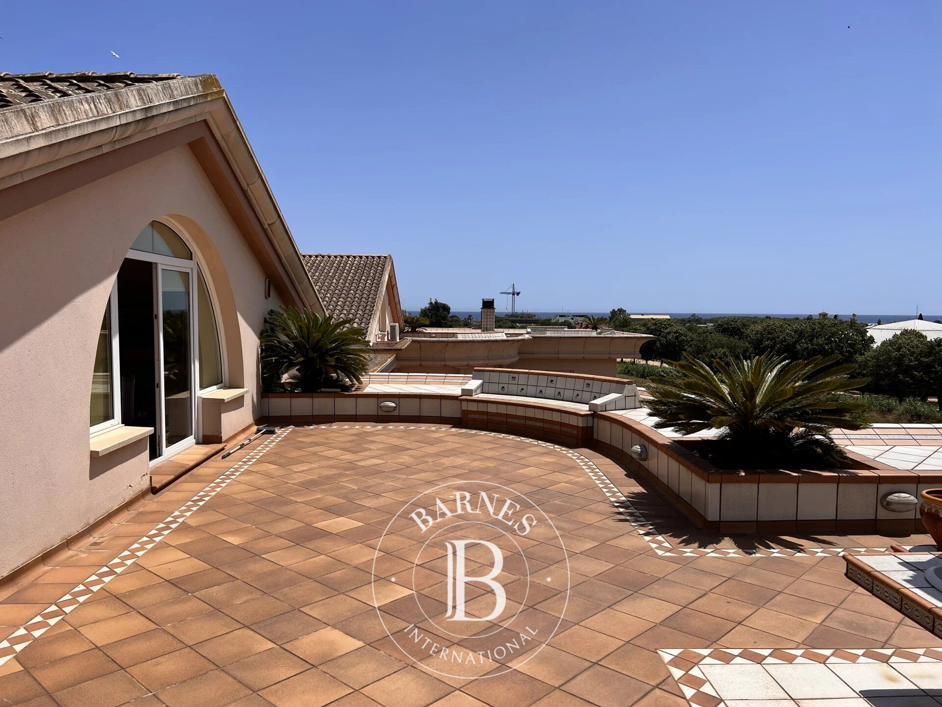 Exclusiva casa, con jardín privado y piscina en Sta. Susanna, Barcelona. - picture 2