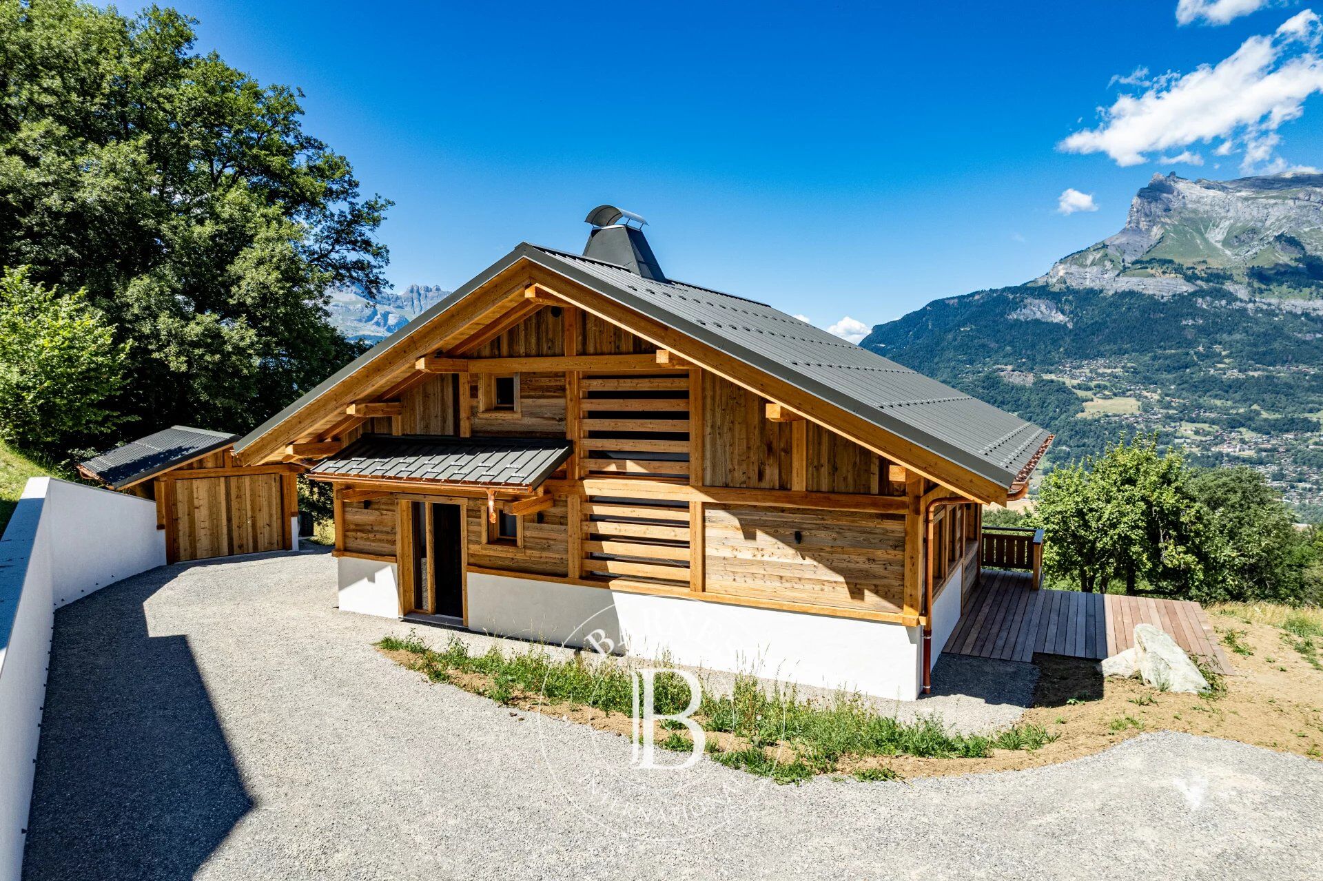 BARNES SAINT-GERVAIS - RECENT CHALET – PANORAMIC MOUNTAIN VIEW - picture 2