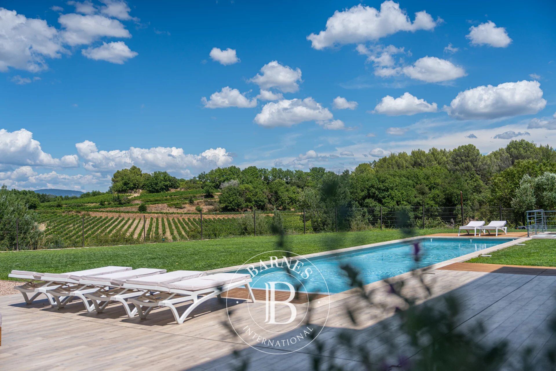 SOUTH LUBERON – LA TOUR D’AIGUES – RENOVATED PROPERTY WITH INDEPENDENT HOUSE – 400 SQM – SWIMMING POOL – 4,400 SQM LAND – PANORAMIC VIEW