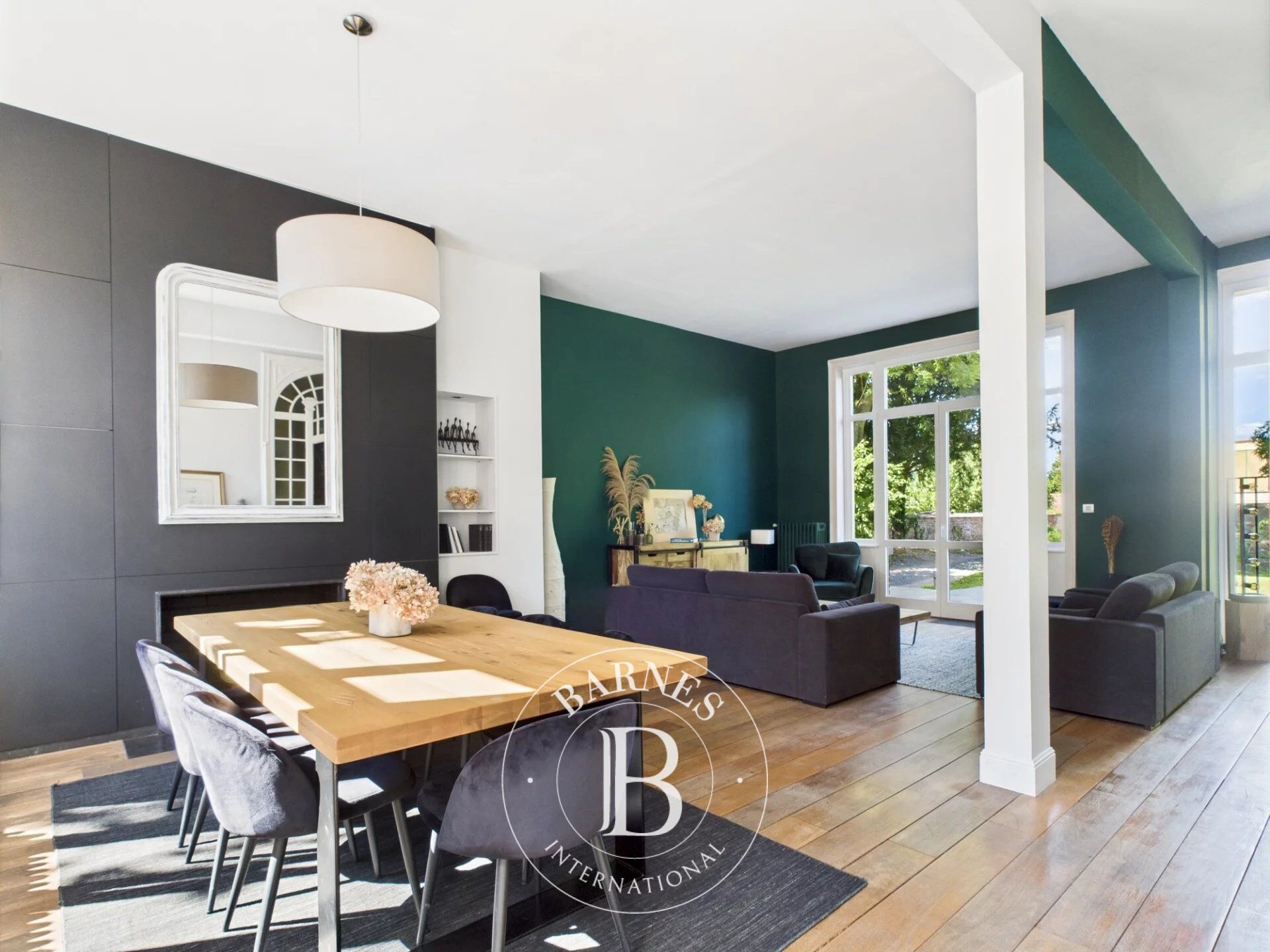 Maison de Maître  – environ 285 m² habitables – parcelle de 1000 m² - picture 2