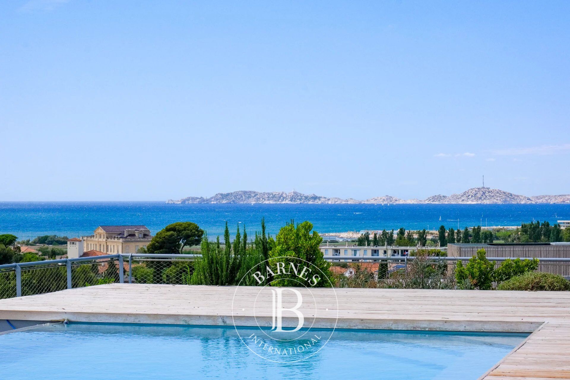 Furnished Rental – Sainte-Anne – Apartment with Panoramic Sea & City Views – 3 Bedrooms – Shared Rooftop Pool – Double Garage - picture 1