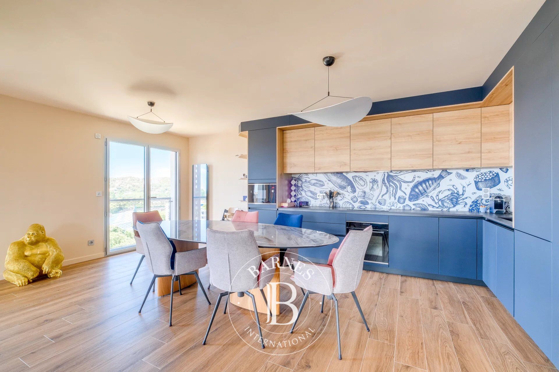 Furnished Rental – Sainte-Anne – Apartment with Panoramic Sea & City Views – 3 Bedrooms – Shared Rooftop Pool – Double Garage - picture 3