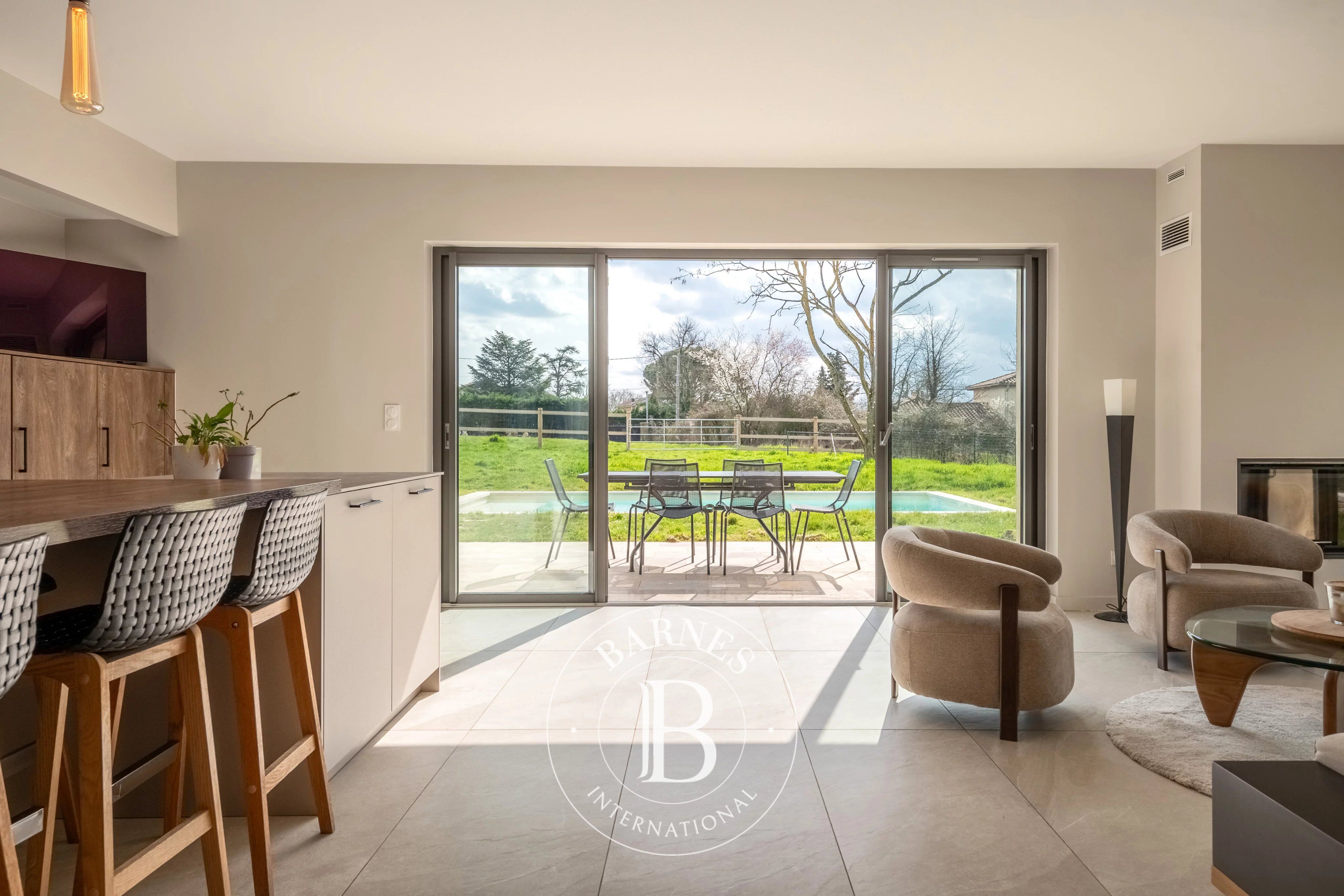 Dardilly - Maison  325 m² environ  - 5 Chambres - Terrain de 3000 m² environ - Piscine - picture 3