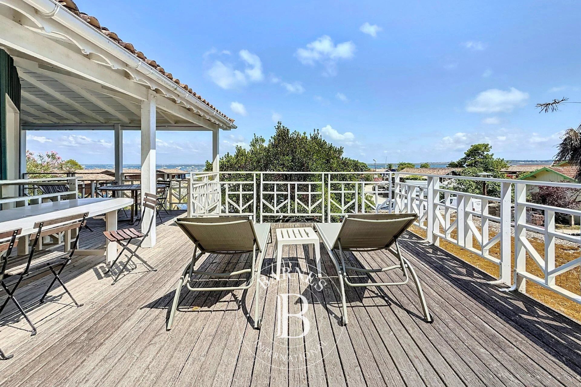 VILLA AVEC VUE PANORAMIQUE BASSIN, AU CŒUR DU VILLAGE DE L’HERBE - PRESQU’ÎLE DU CAP FERRET - picture 1