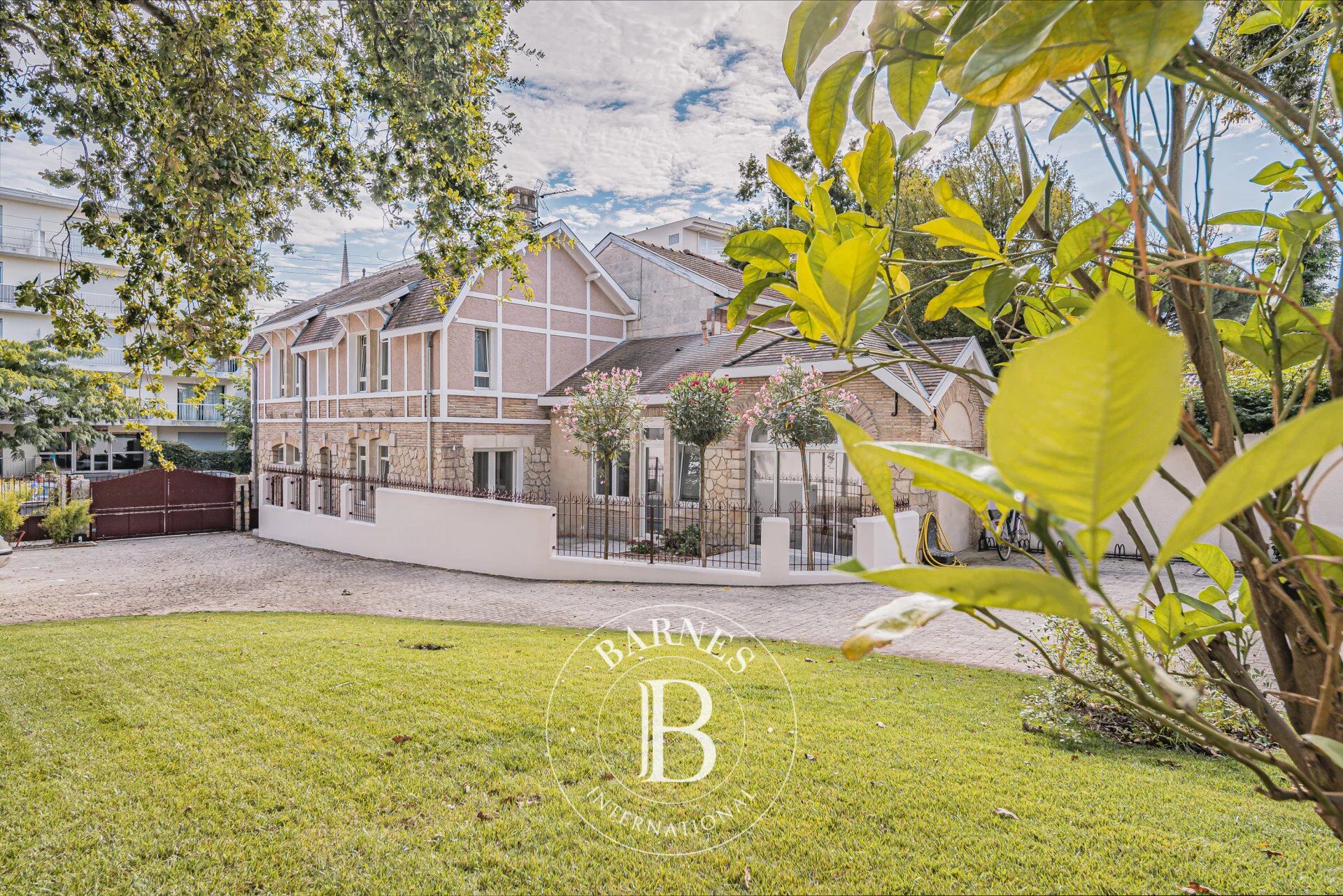 SUPERBE VILLA «ÉGLANTINE» AVEC ACCÈS DIRECT À LA PLAGE ET PROCHES COMMERCES, À ARCACHON - CAPACITÉ 6 PERSONNES - picture 1