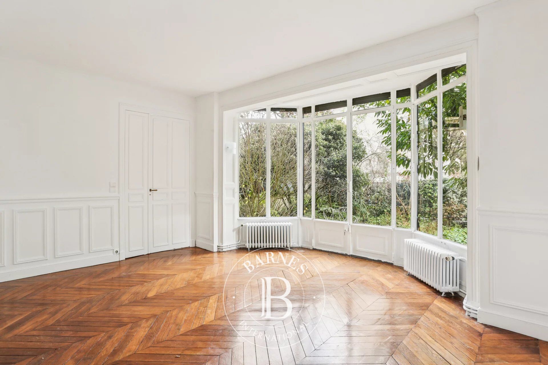 Versailles Notre-Dame - Incredible location - 1-bed apartment with private garden free from overlook - picture 3