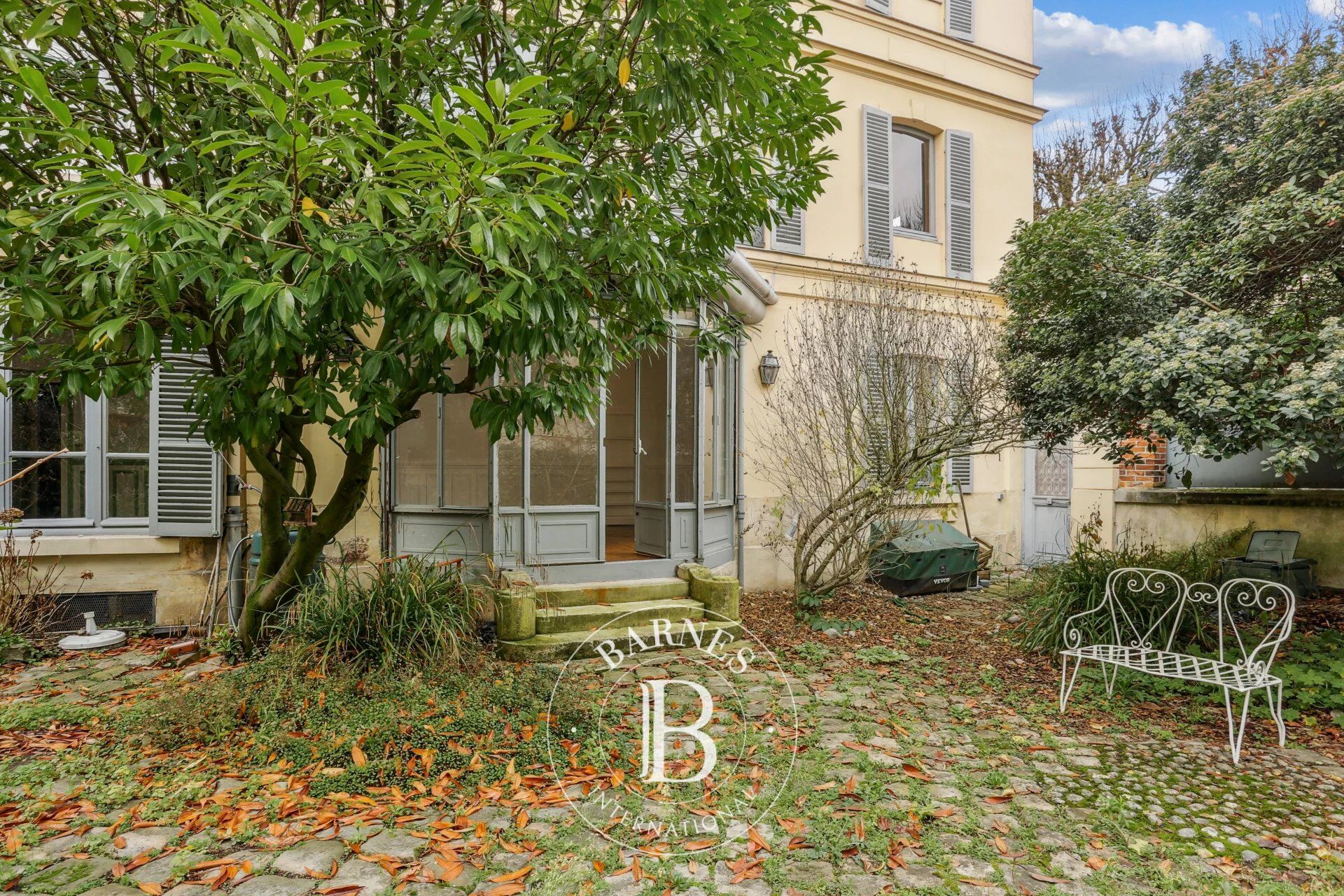 Versailles Notre-Dame - Incredible location - 1-bed apartment with private garden free from overlook - picture 1