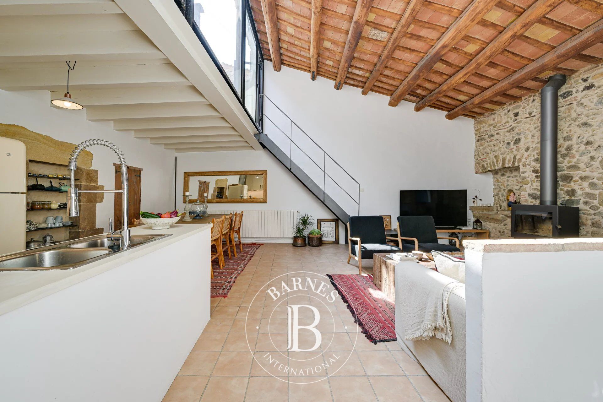 Casa de pueblo renovada del siglo XVII, situada en un enclave histórico y tranquilo en el pintoresco Baix Empordà, Costa Brava, Girona. - picture 3