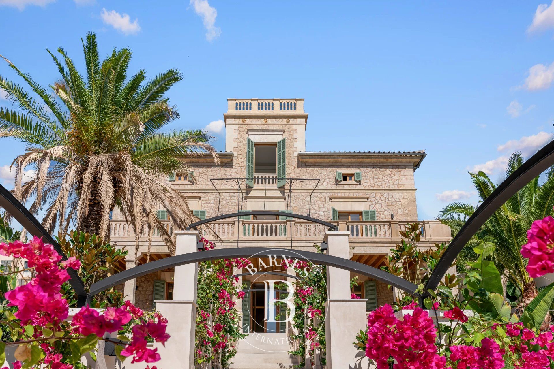 Renovated 1920s Villa with Stunning Views in Palma’s El Terreno - picture 1