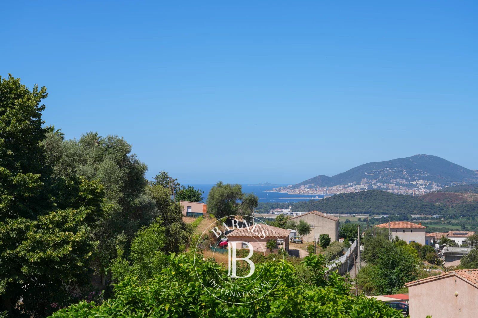 Bastelicaccia, Villa , 3 chambres, Un appartement, Vue mer et montagne - picture 3