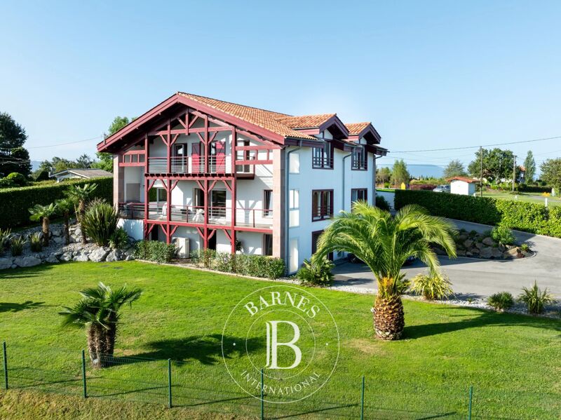 VILLEFRANQUE, MAISON RECENTE DE 200 M²,  BELLE VUE  DÉGAGÉE