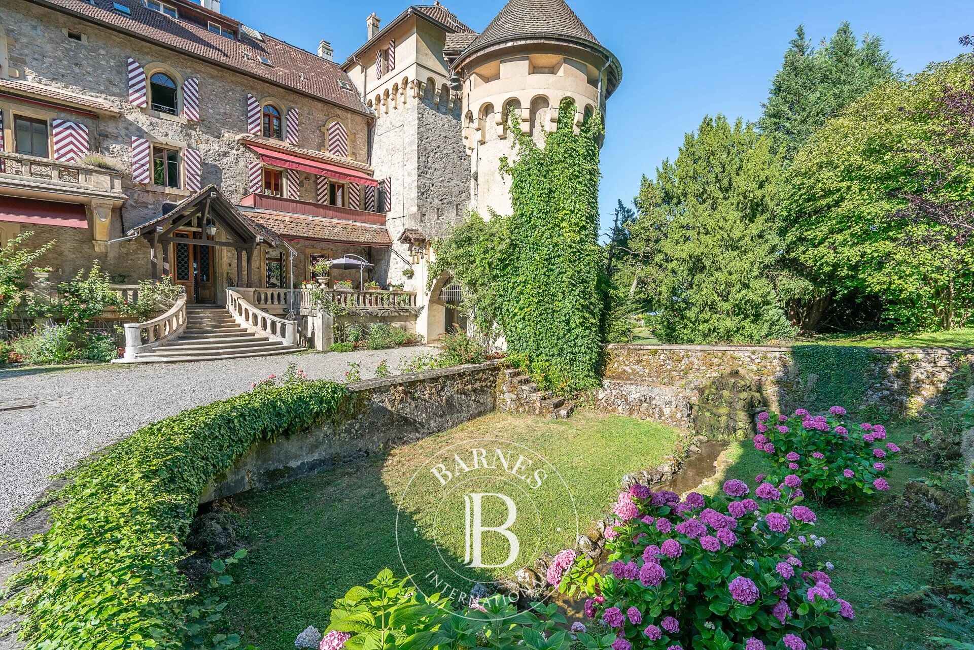 Daire Lugrin - picture 17