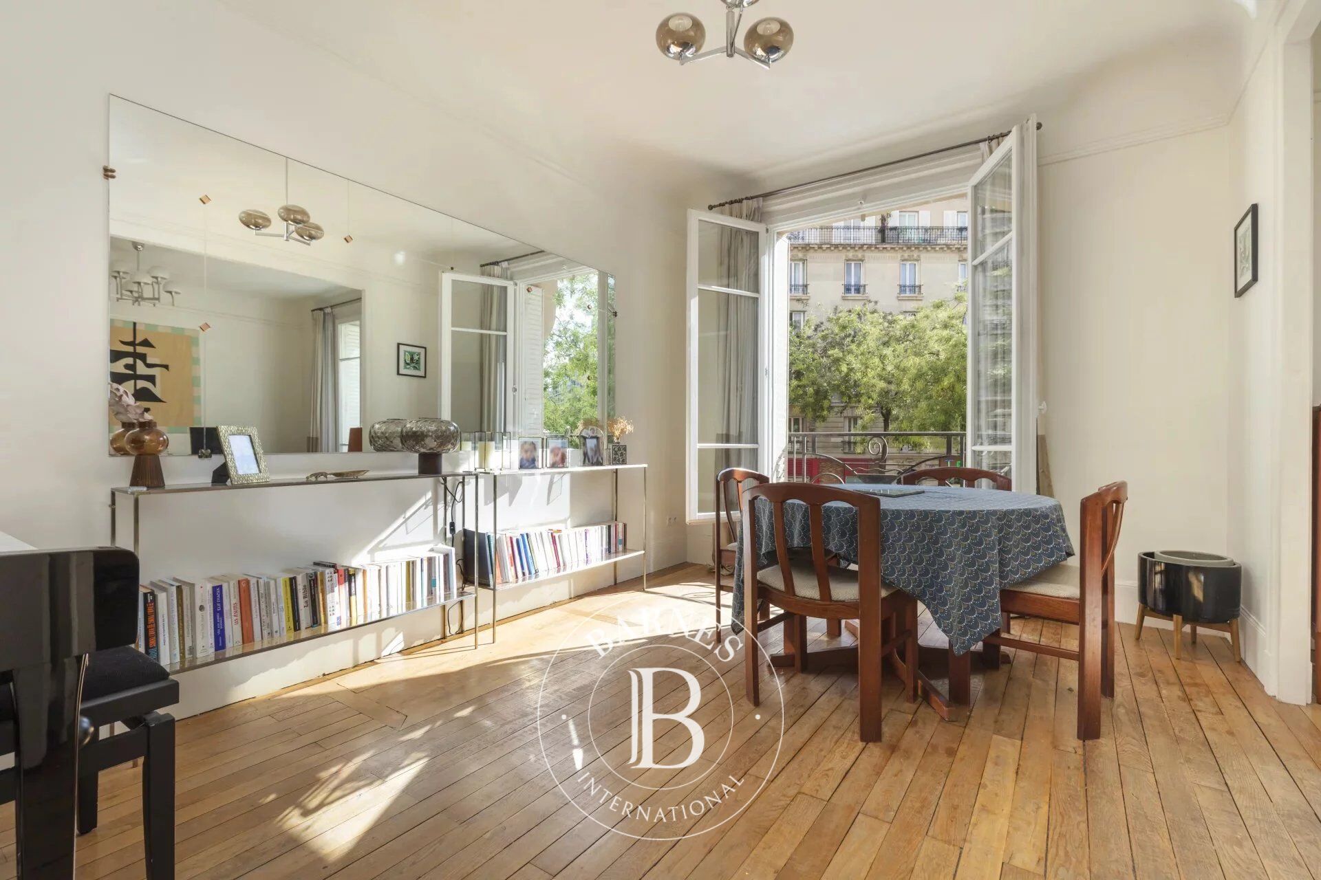 PARIS 15 - Emile Zola - Rue du Théâtre  - 5 pièces 3 chambres vue dégagée - picture 2