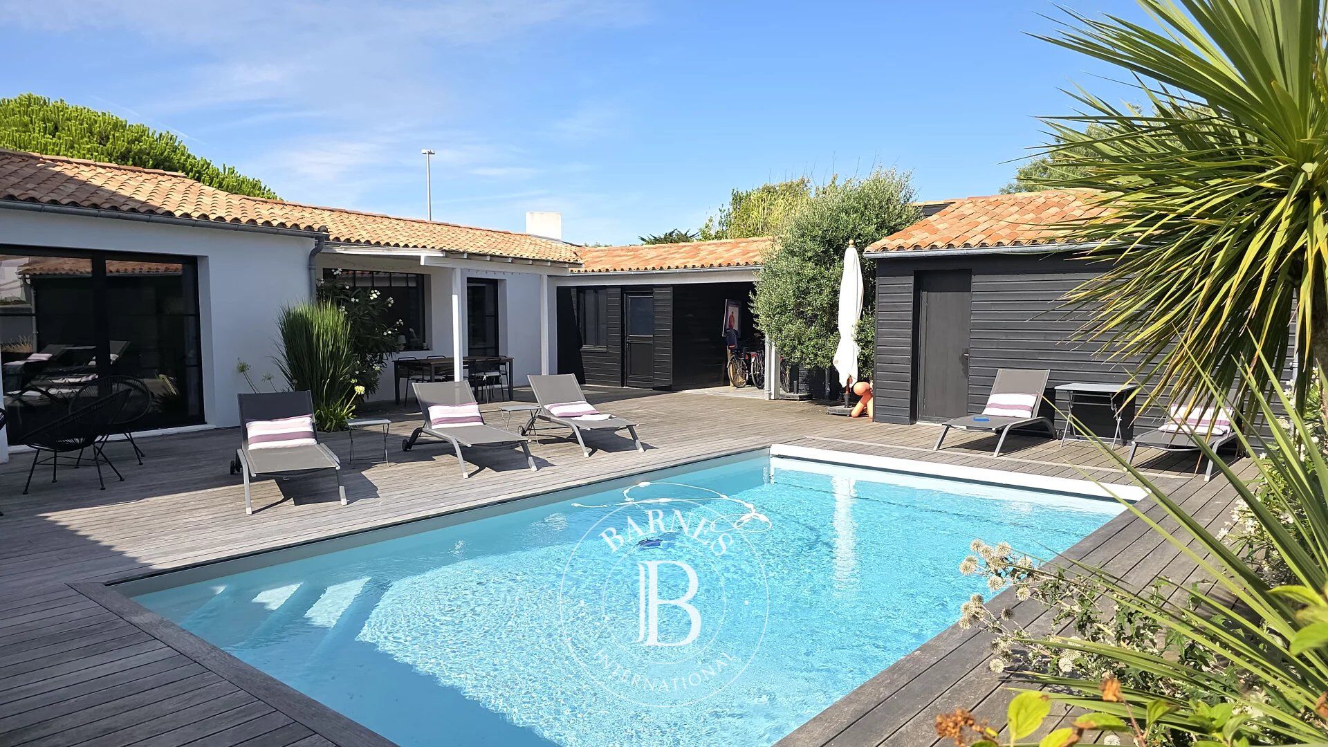 LES PORTES - 6 CHAMBRES - PISCINE - ENTRE PLAGE ET CENTRE-BOURG - picture 1