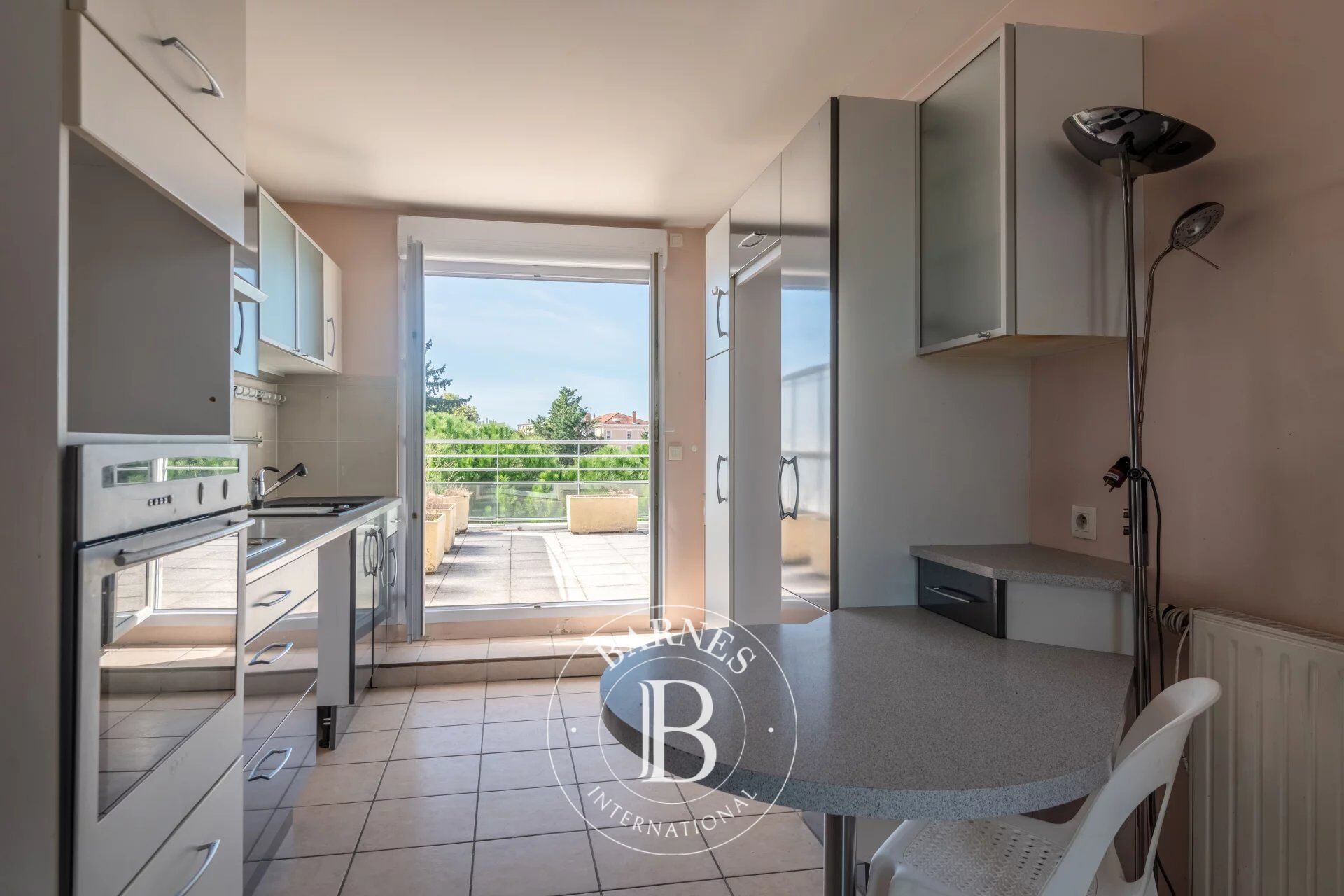 Sathonay Camp - T6 en duplex de 150,20 m² - terrasse de 138 m² - 2 caves et possibilité d'acquérir 2 garages en sus - picture 2