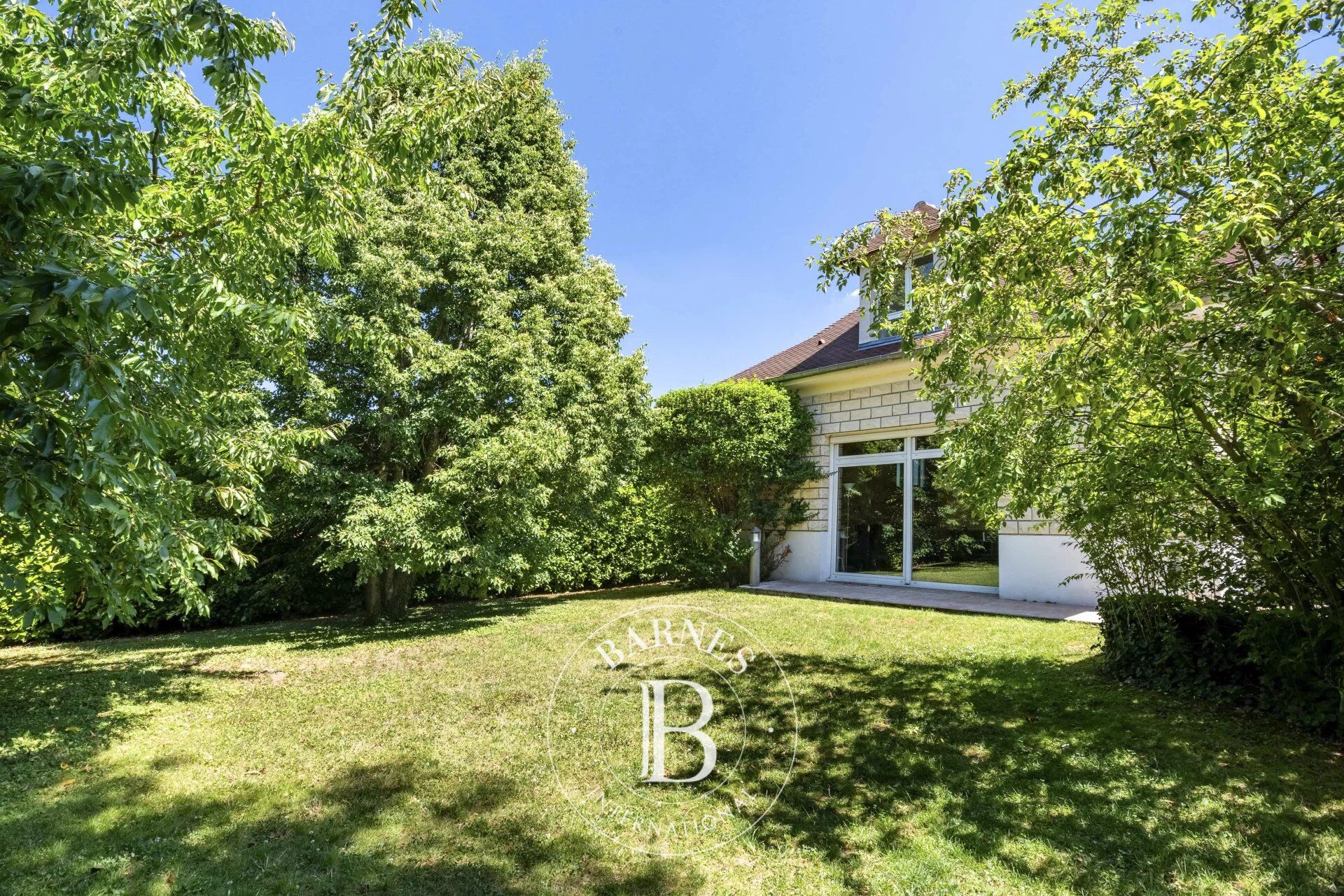 Chambourcy - close to conveniences - house with indoor swimming pool - picture 3