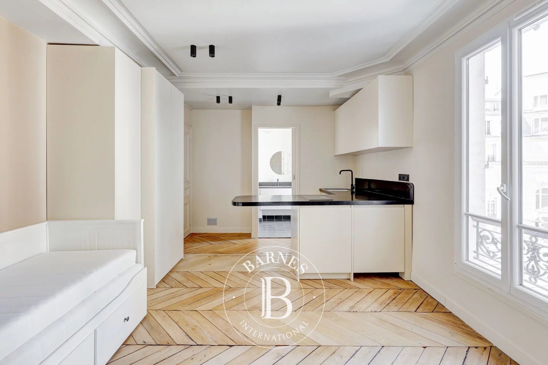 Charming, fully renovated studio apartment - Parc Monceau - picture 1