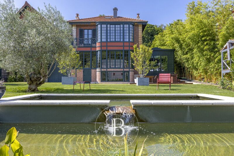 Ville-d'Avray, listed house