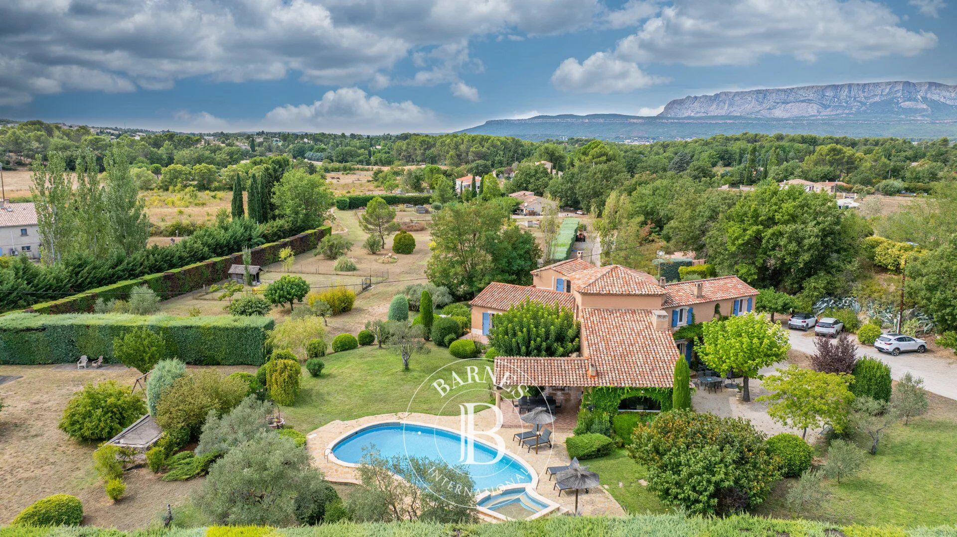 House Aix-en-Provence - picture 1