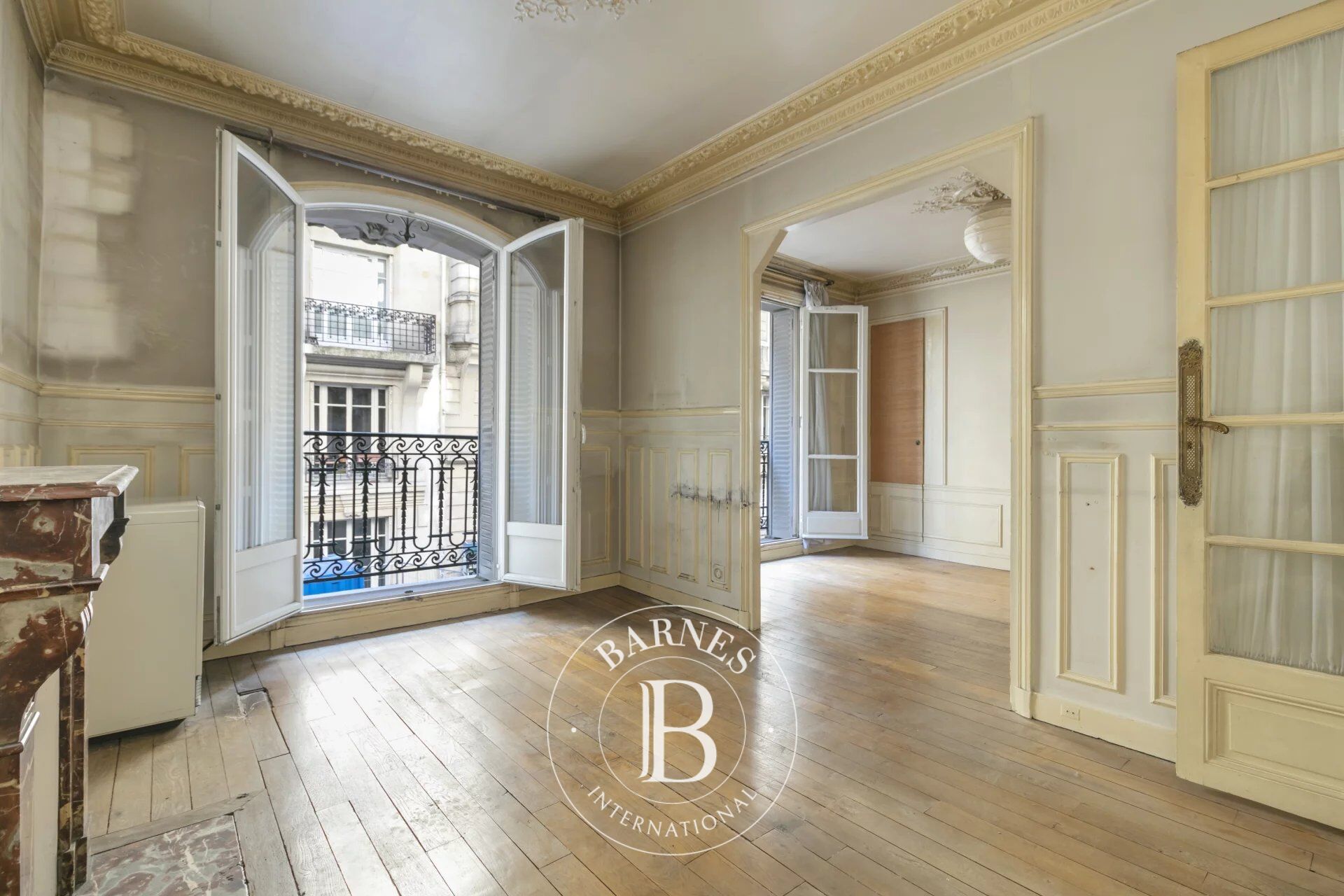 PARIS 18 - LAPEYRERE - 1 BEDROOM - PERIOD CHARM - picture 3