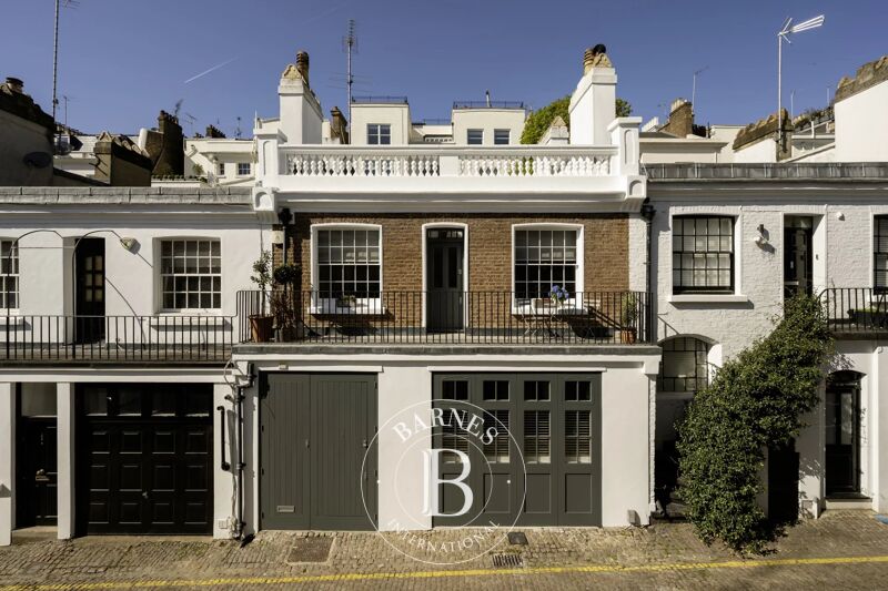 Holland Park Mews, Holland Park