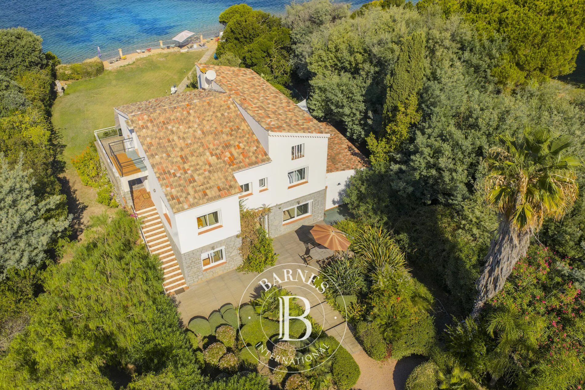 Porticcio, Rive Sud d'Ajaccio, Villa pied dans l'eau, 5 Chambres, vue mer panoramique, accès plage à pied - picture 3