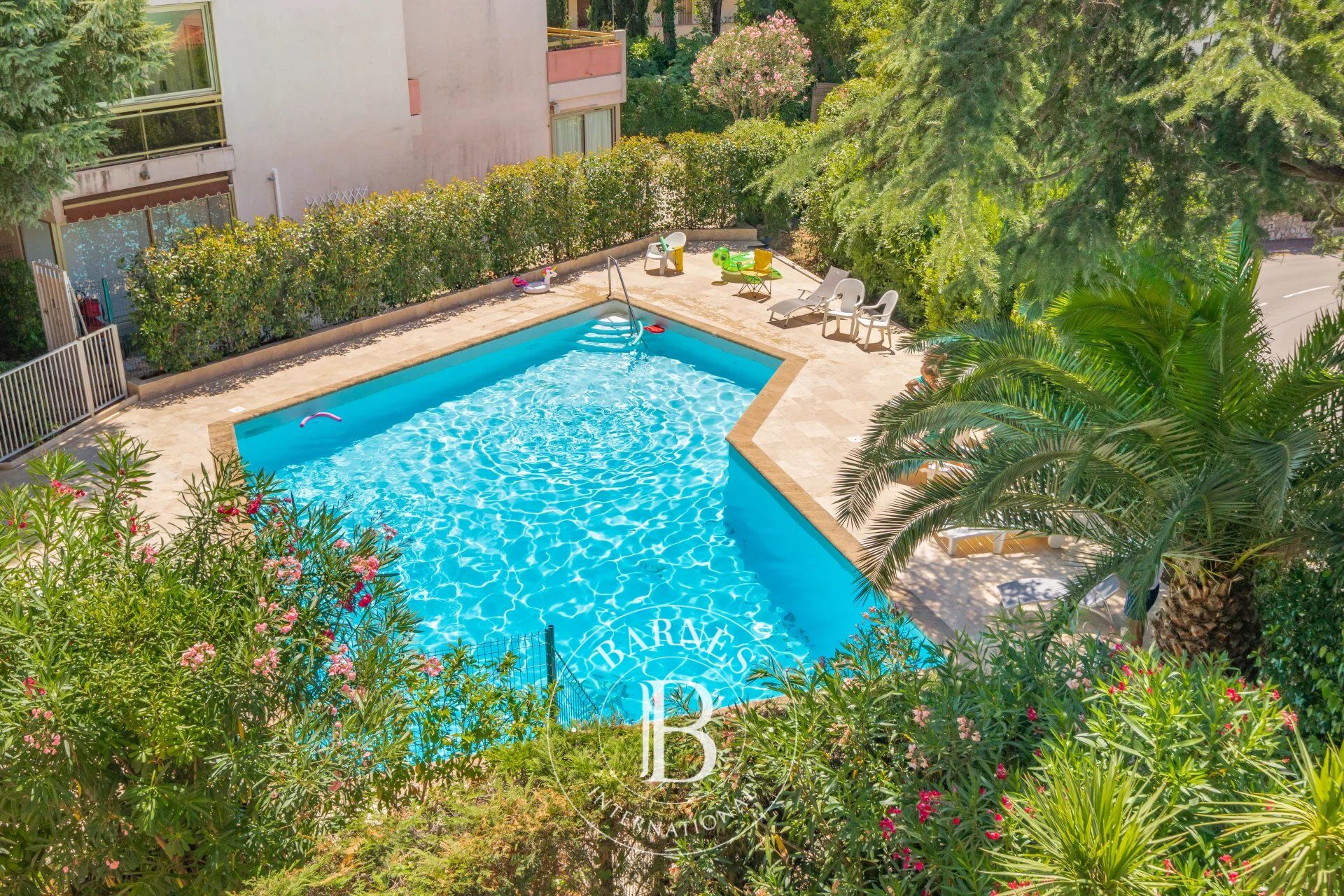 CANNES MONTFLEURY - BARE OWNERSHIP 76-YEAR-OLD MAN - PENTHOUSE WITH PRIVATE ROOF TERRACE IN HIGH-END RESIDENCE WITH SWIMMING POOL - picture 2