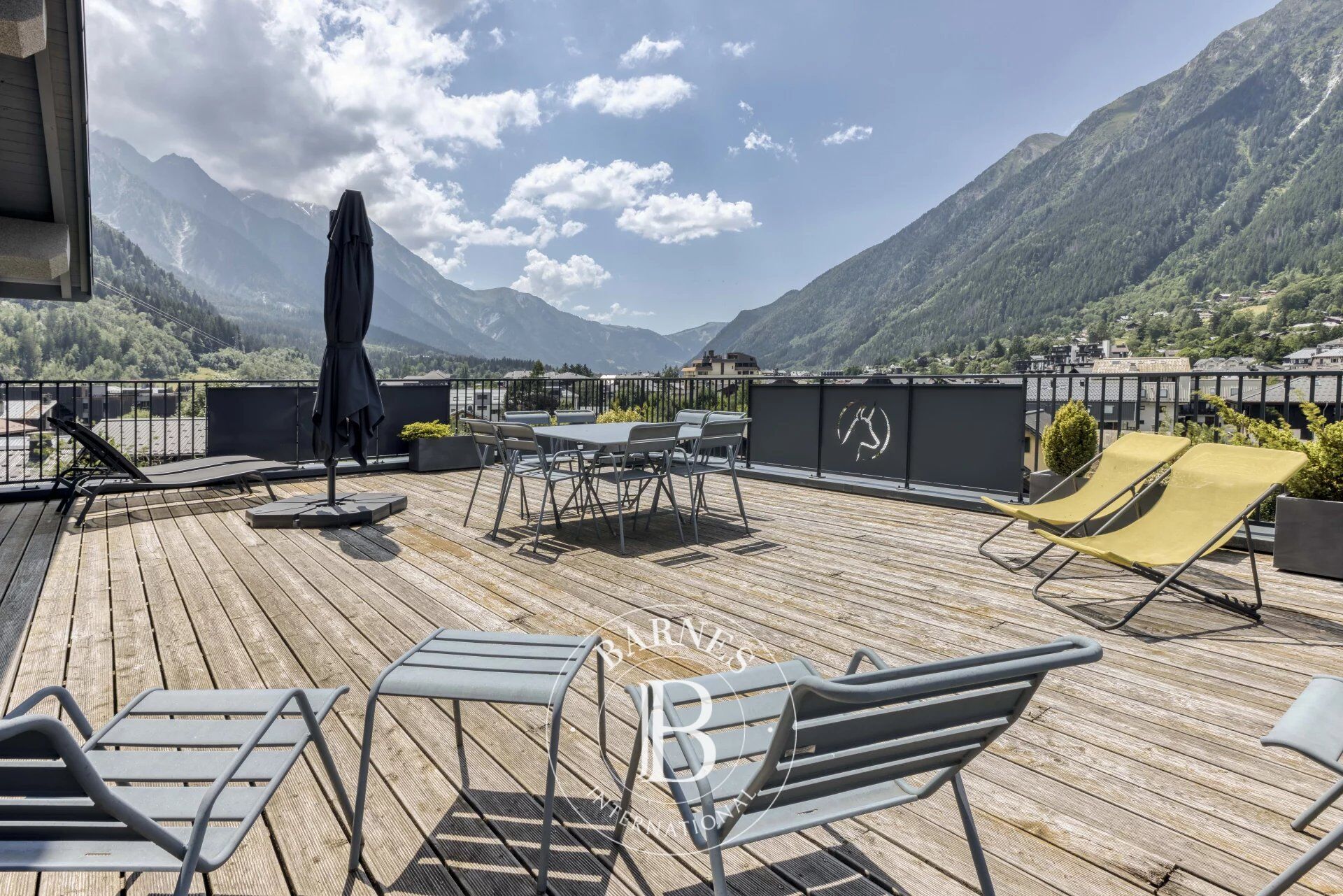 BARNES CHAMONIX - CHAMONIX CENTER - 4 BEDROOM APARTMENT -TERRACE OF 66 M² - picture 1