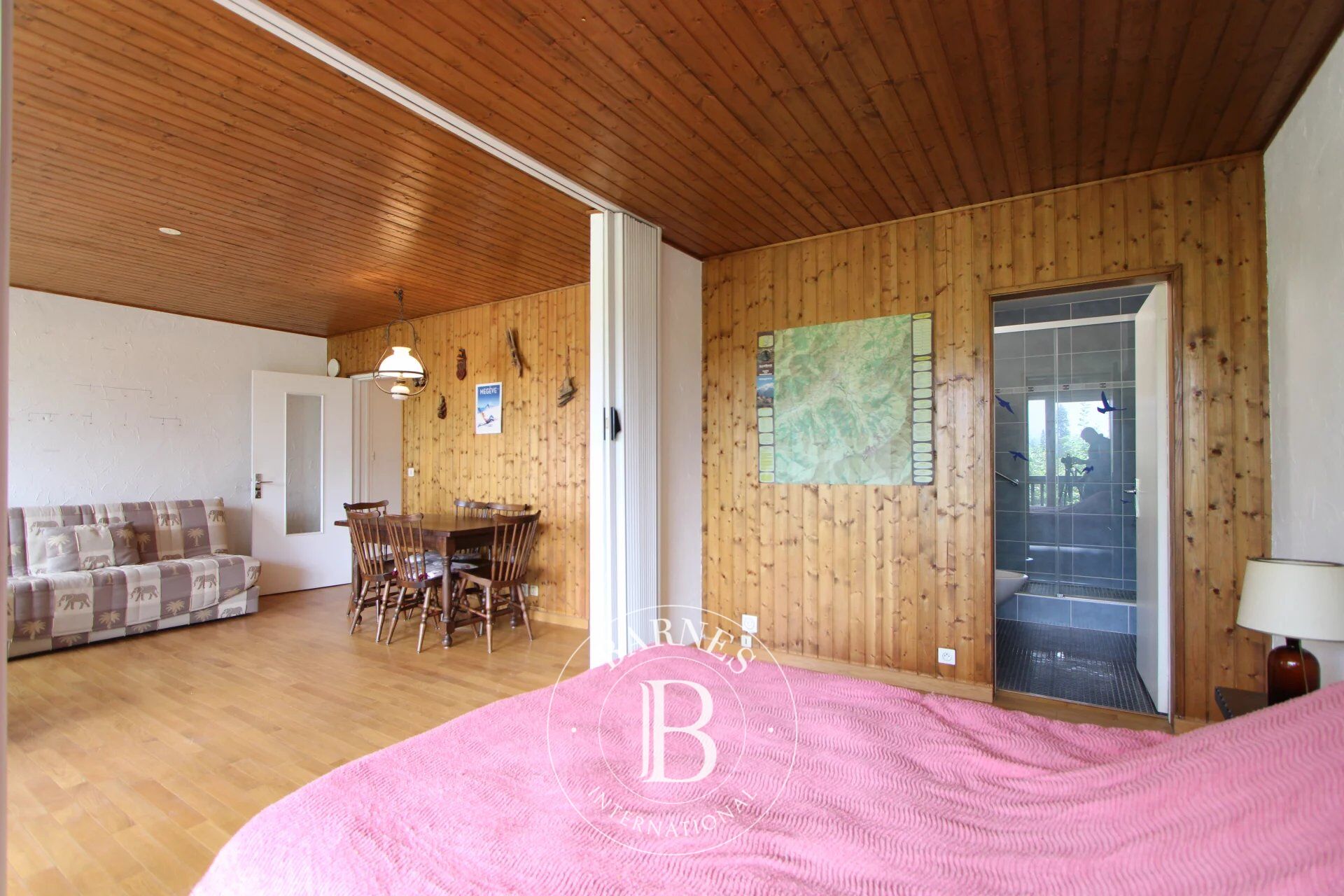 MEGÈVE – APARTMENT WITH BALCONY AND POOL – WALKING DISTANCE TO THE VILLAGE - picture 3