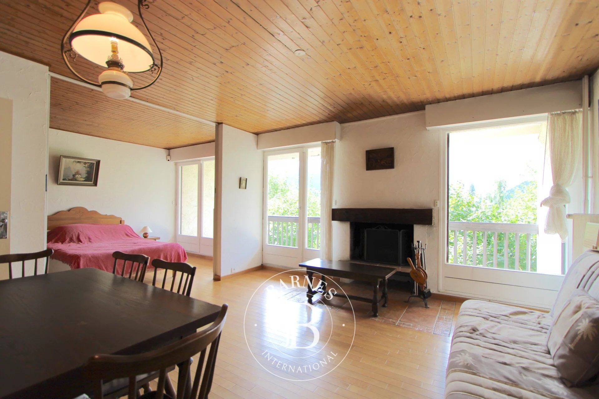 MEGÈVE – APARTMENT WITH BALCONY AND POOL – WALKING DISTANCE TO THE VILLAGE - picture 1