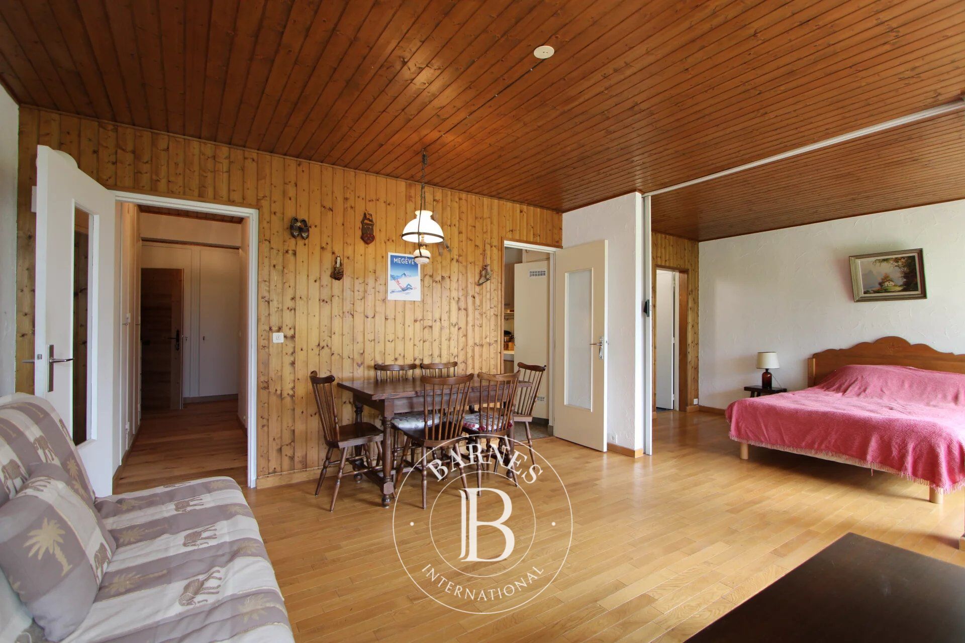 MEGÈVE – APARTMENT WITH BALCONY AND POOL – WALKING DISTANCE TO THE VILLAGE - picture 2