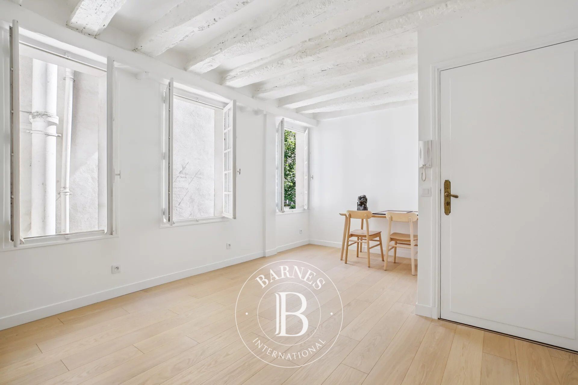 Paris 7 - EXCLUSIVITÉ - Quai Voltaire - Bon état - Calme et lumineux - Copropriété de Standing - picture 2