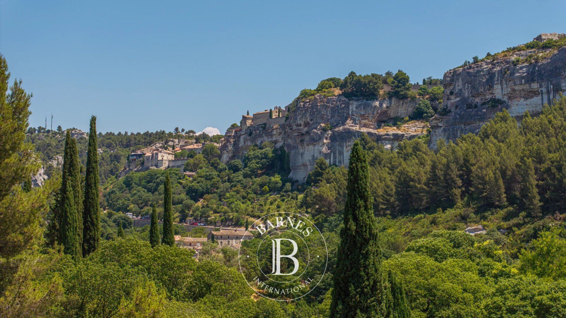 LES BAUX-DE-PROVENCE – VILLAGE HOUSE – 3 BEDROOMS – STUNNING VIEWS - picture 3