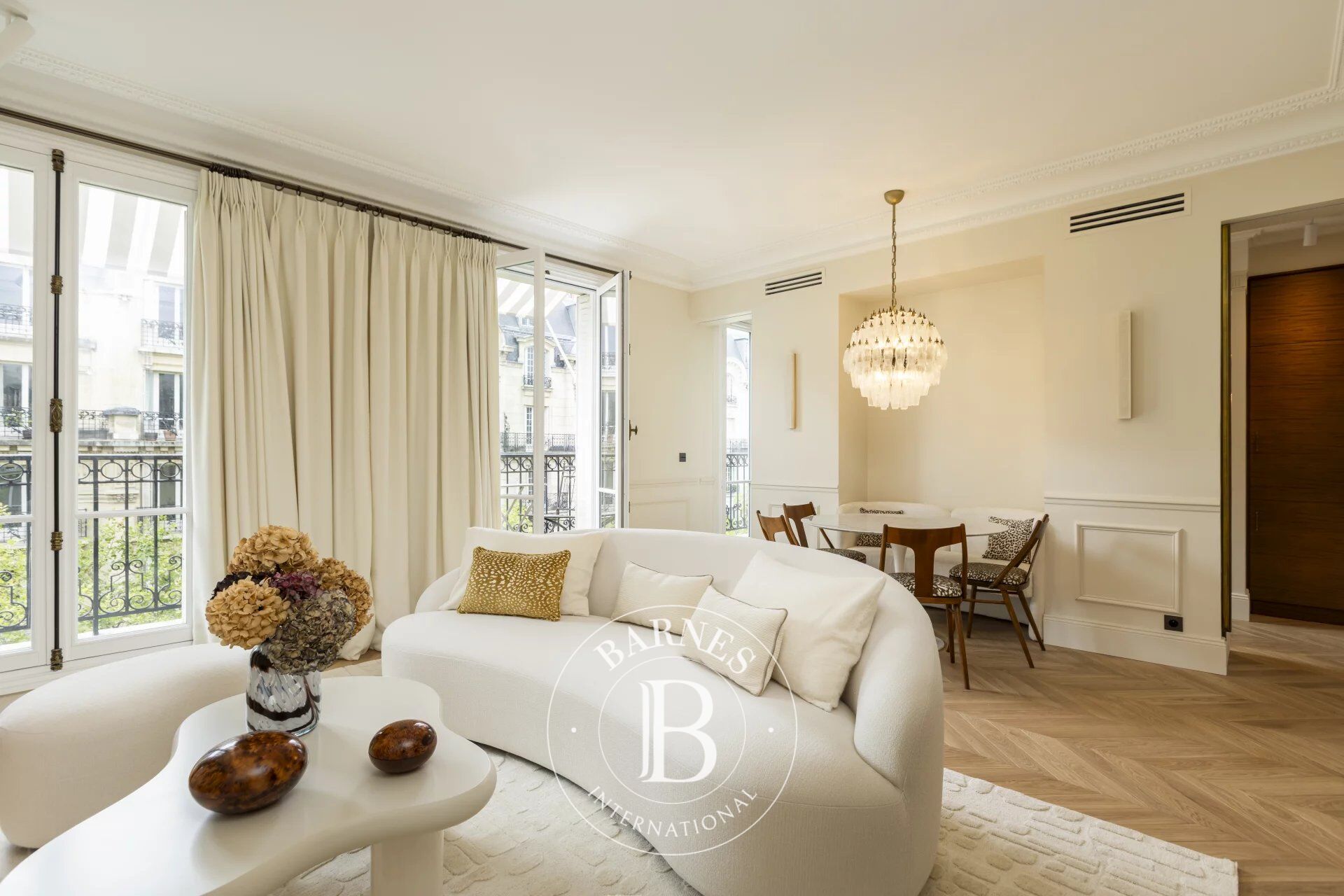 Paris 7 - Champ de Mars - Clé en main - 2 chambres - balcon vue tour Eiffel - picture 2