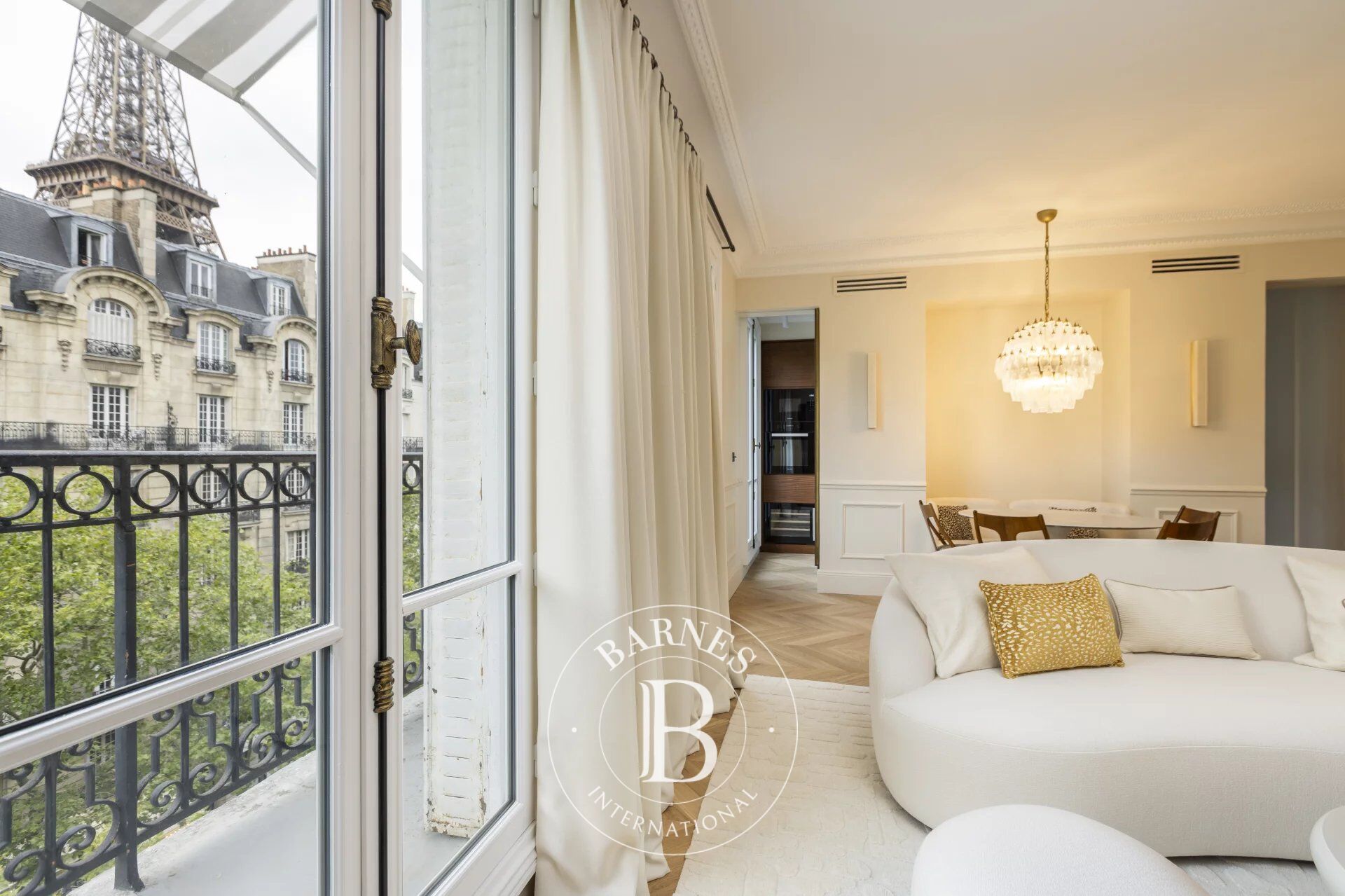 Paris 7 - Champ de Mars - Clé en main - 2 chambres - balcon vue tour Eiffel - picture 1